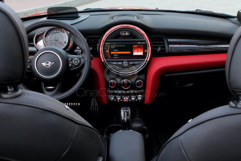 rouge Mini Cooper JCW Cabriolet 2020